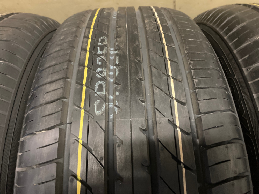 完売)(未使用タイヤ) 未使用品 2021年製 数量限定!!235/50R18